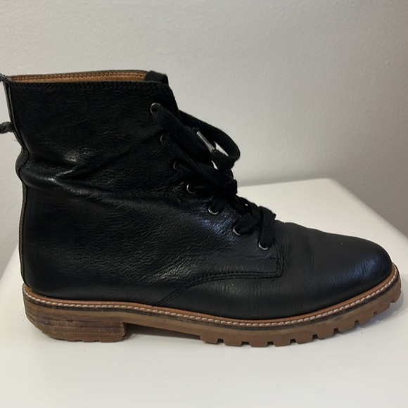 Madewell women’s 7.5 lace-up black leather boots with lug soles, 1” heel - Picture 6 of 14